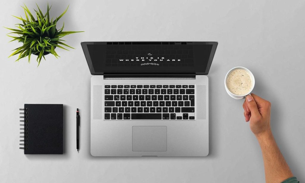 Infographic met succesvolle strategieën van een freelance marketeer: flexibiliteit, expertise, kostenefficiëntie en resultaat